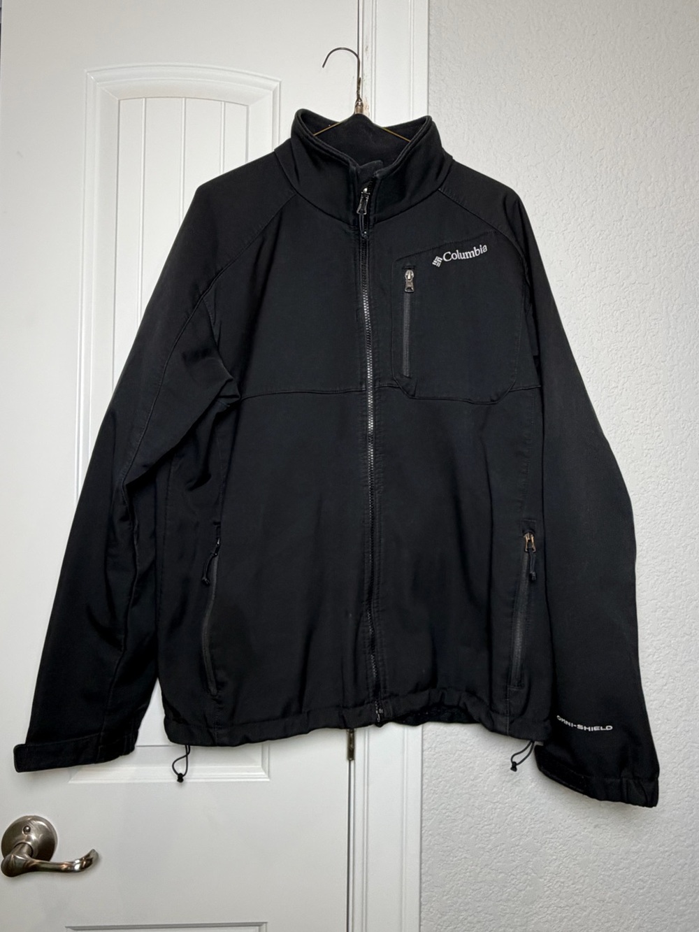 Columbia Men's Black Softshell Jacket